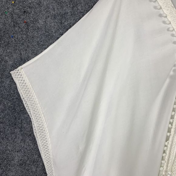 Bindya Coverup White Flowing Kimono Sleeve Crochet Lace Pom-poms Tassels OS - Picture 4 of 10